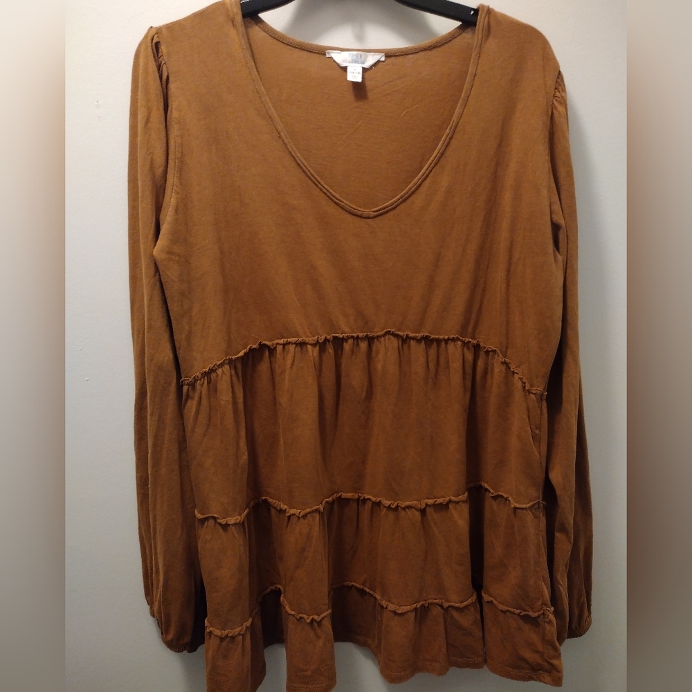 Tiered V-Neck Long Sleeve Tunic in Caramel Brown